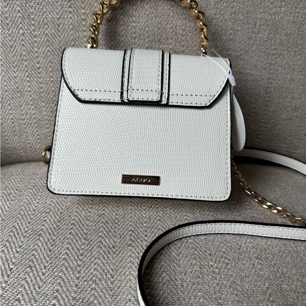 Elegant White Handbag with Gold Accents - Picture 5 of 6